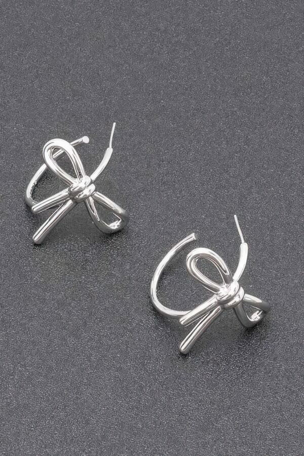 Gold-Plated Metal Earring – Minimalist Shine