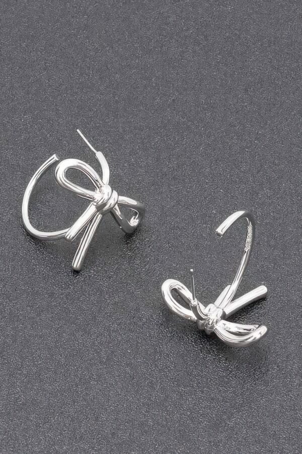 Gold-Plated Metal Earring – Minimalist Shine