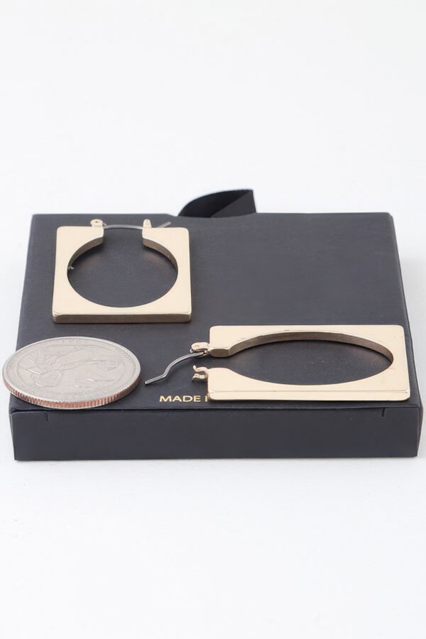 Portrait Frame Cut Earrings – Polished Gold Alloy