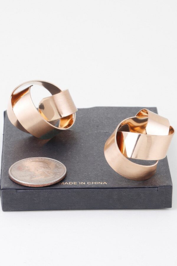Delicate Curved Earrings – Polished Gold Alloy