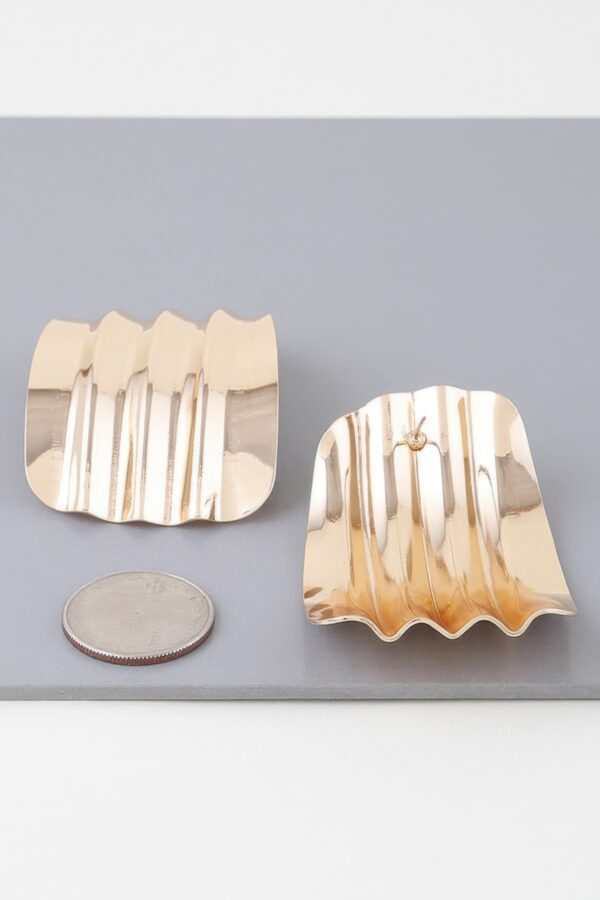 Ribbed Curve Earrings – Shiny Sculptural Gold & Silver