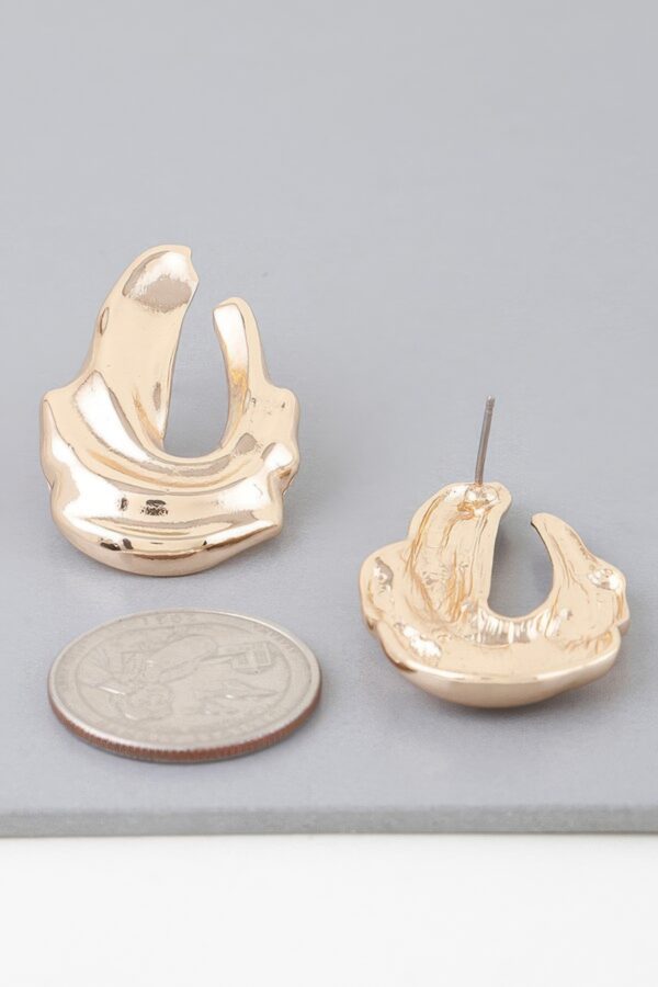 Gold-Plated Ripple Drop Earrings – Shiny Finish