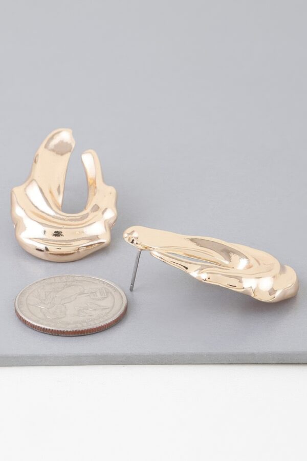 Gold-Plated Ripple Drop Earrings – Shiny Finish