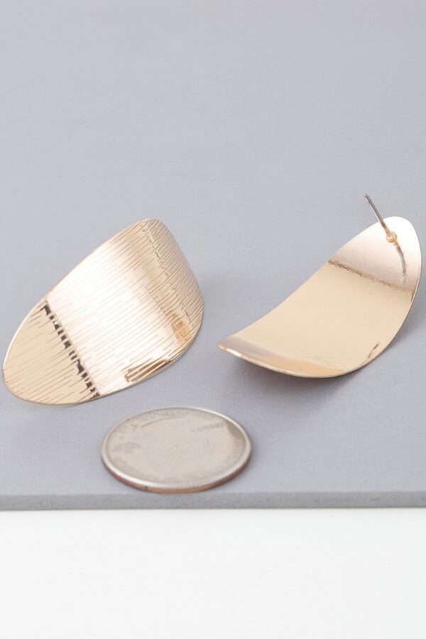 Curved Peel Earrings – Sculpted Shiny Finish