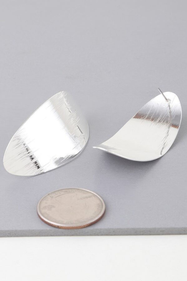 Curved Peel Earrings – Sculpted Shiny Finish