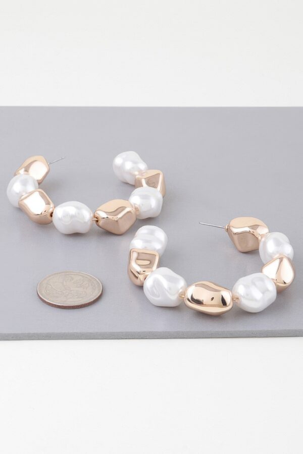 Shiny Pearl-Accented Hoop Earrings – Gold & Cream