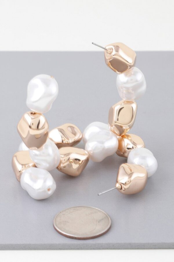 Shiny Pearl-Accented Hoop Earrings – Gold & Cream