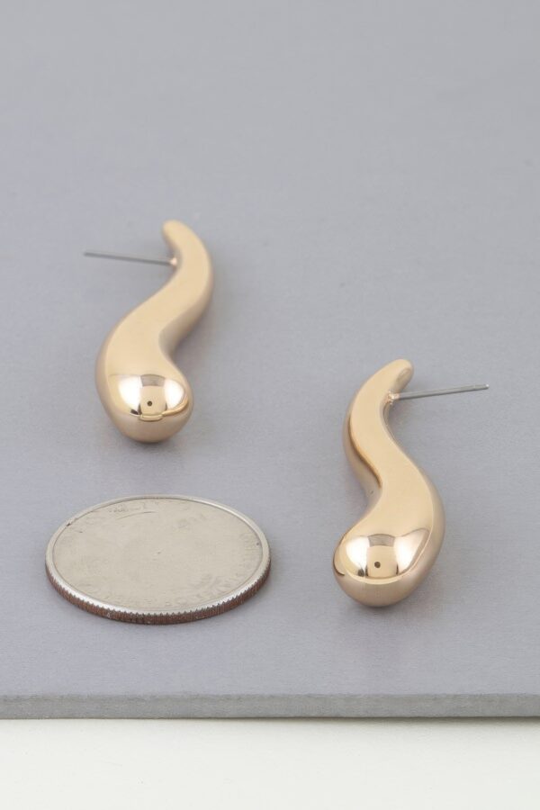 Abstract Wave Teardrop Earrings – High-Polish Metallic