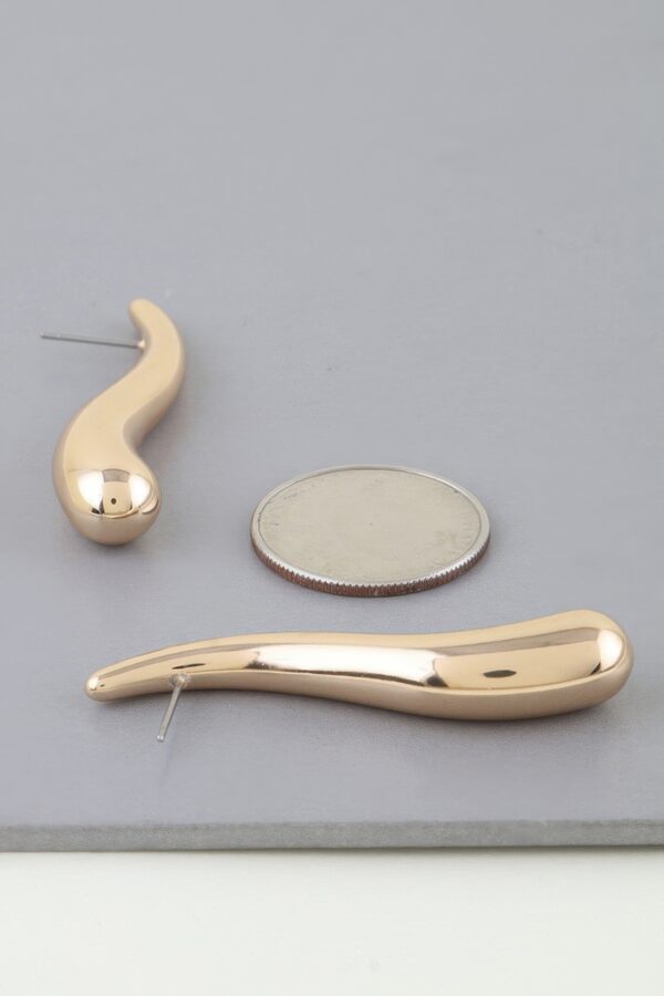 Abstract Wave Teardrop Earrings – High-Polish Metallic
