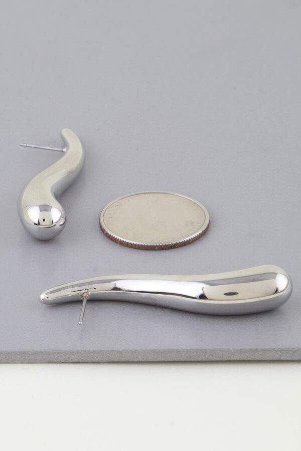 Abstract Wave Teardrop Earrings – High-Polish Metallic