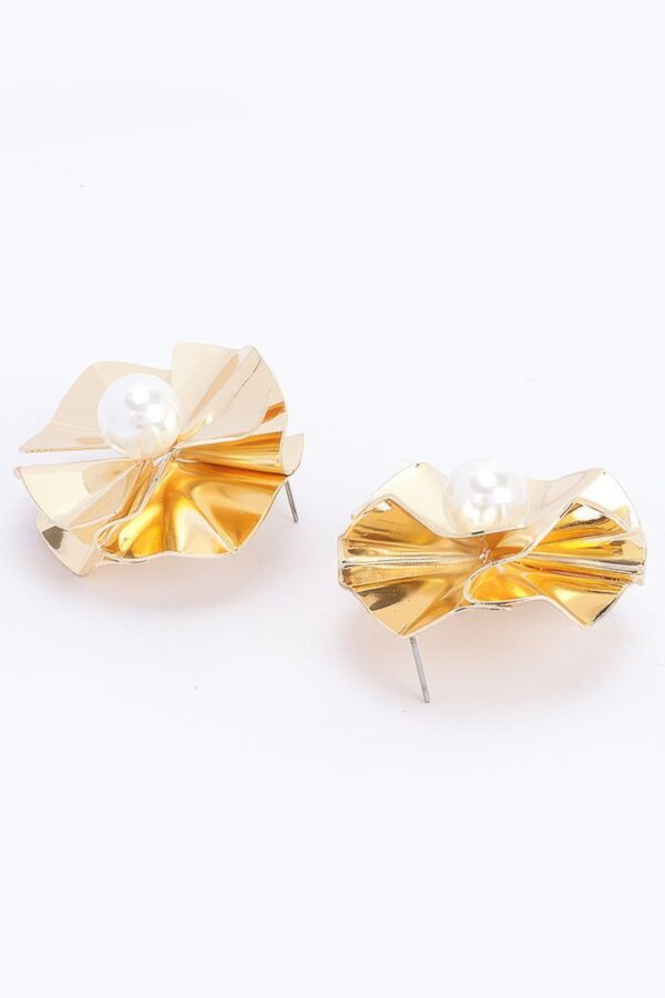 Faux Pearl Flower Metal Earrings – Gold Tone