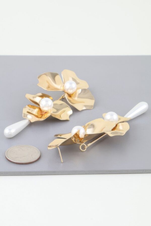 Pearl Flower Drop Earrings – Gold-Tone Floral Drops