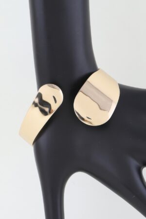 Shiny Wrap-Around Bracelet – Polished High-Shine Cuff