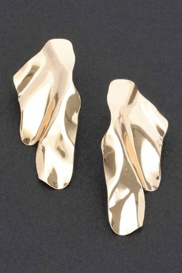 Leaf Elegance Metal Drop Earrings – Polished Finish