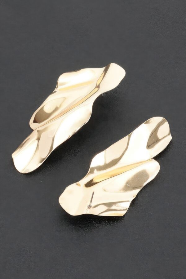 Leaf Elegance Metal Drop Earrings – Polished Finish