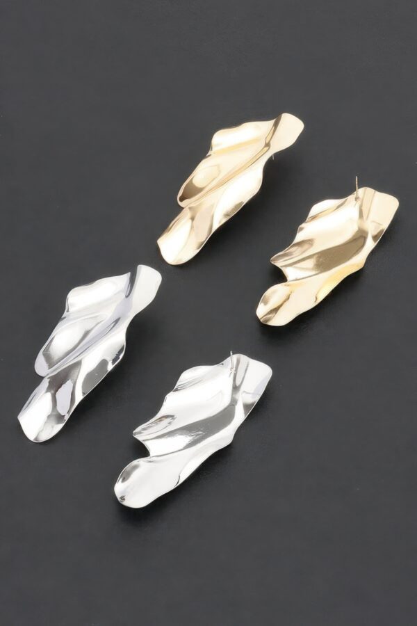 Leaf Elegance Metal Drop Earrings – Polished Finish