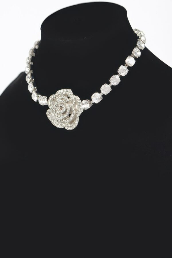 Rhinestone Flower Choker – Sparkling Floral Accent