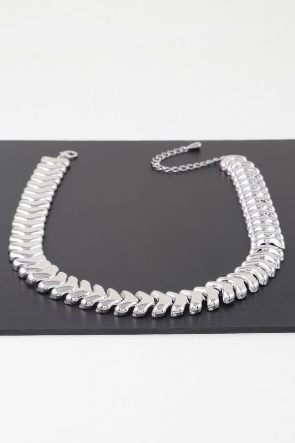 Arrow-Link Shiny Choker Necklace – Reflective Chain