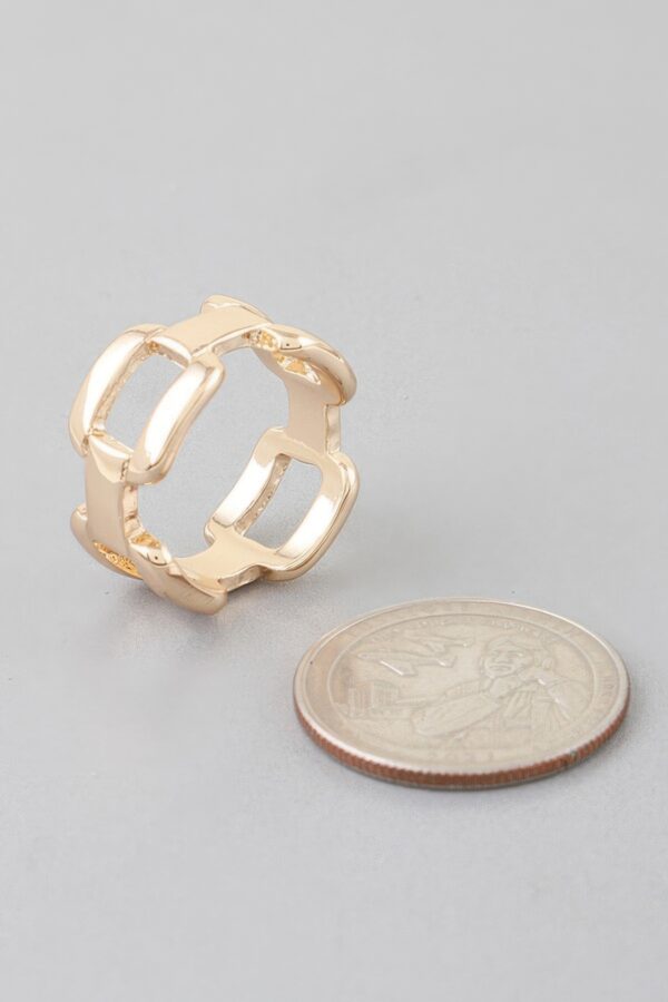 Shiny Link Chain Square-Top Ring – Polished Accent