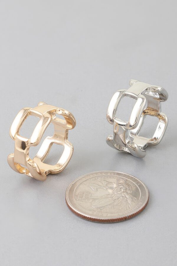 Shiny Link Chain Square-Top Ring – Polished Accent