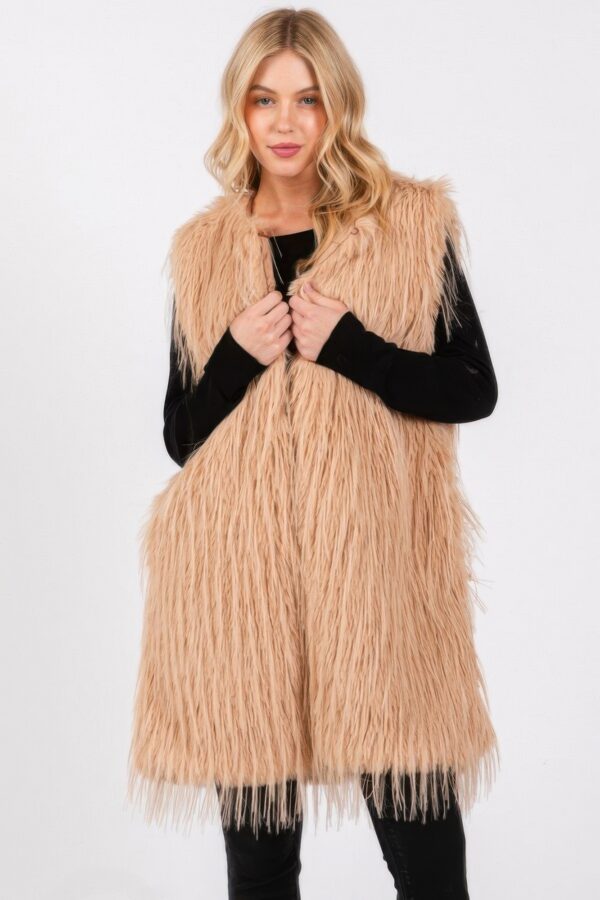 Plush Faux Fur Pocket Vest – Open-Front Layering Piece