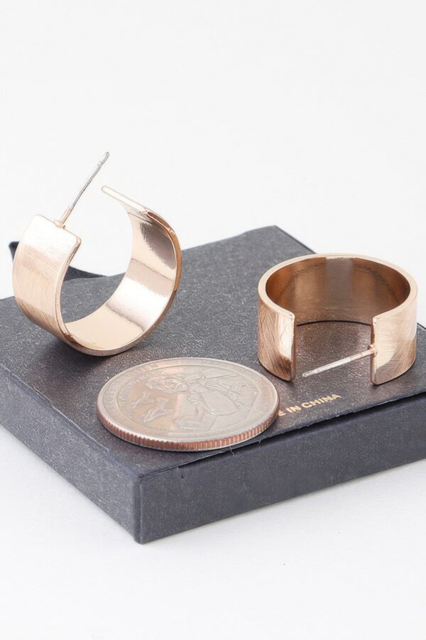 Crosshatched Wide Hoop Earrings – Gold-Tone