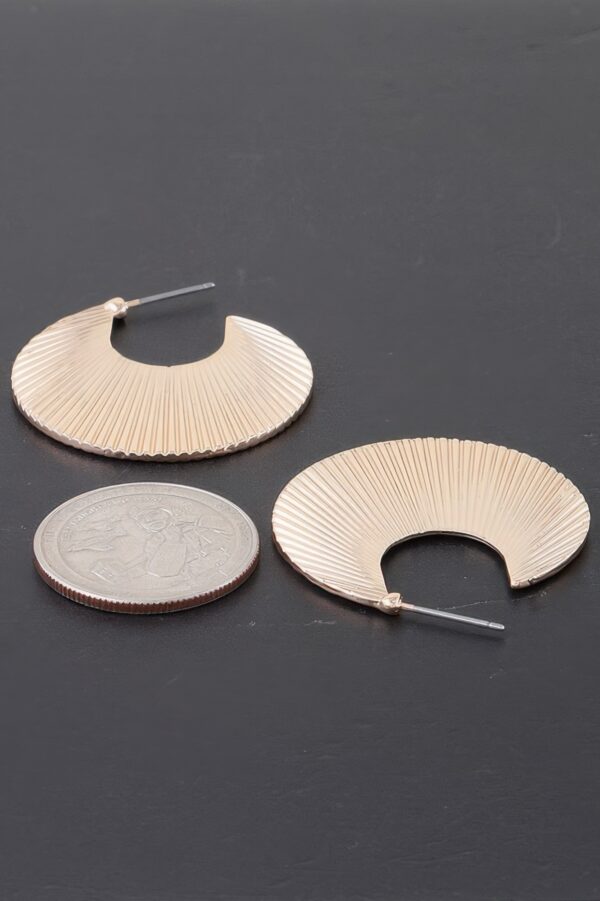 Clam Shell Flared Hoop Earrings – Gold Tone