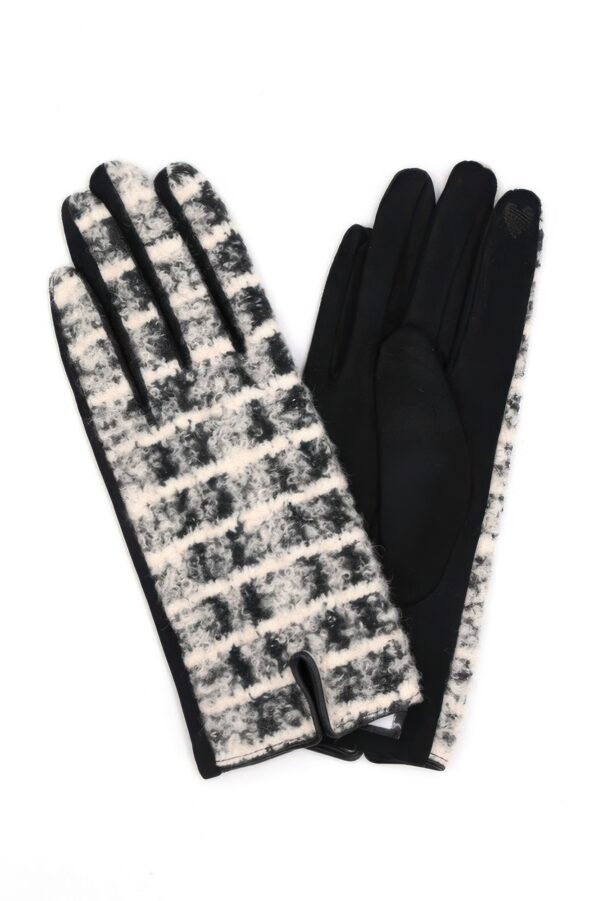 Fuzzy Plaid Smart-Touch Gloves – Cozy Check Pattern