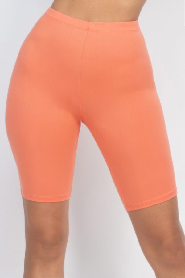 High-Waist Bike Shorts – Knee-Length Stretch