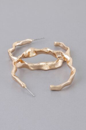 Wavy Accent Hoop Earrings – Fluid Wave Hoop Design