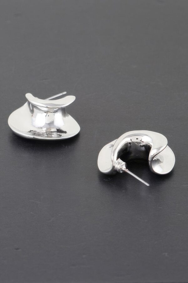 Golden Curve Stud Earrings – Polished Minimalist