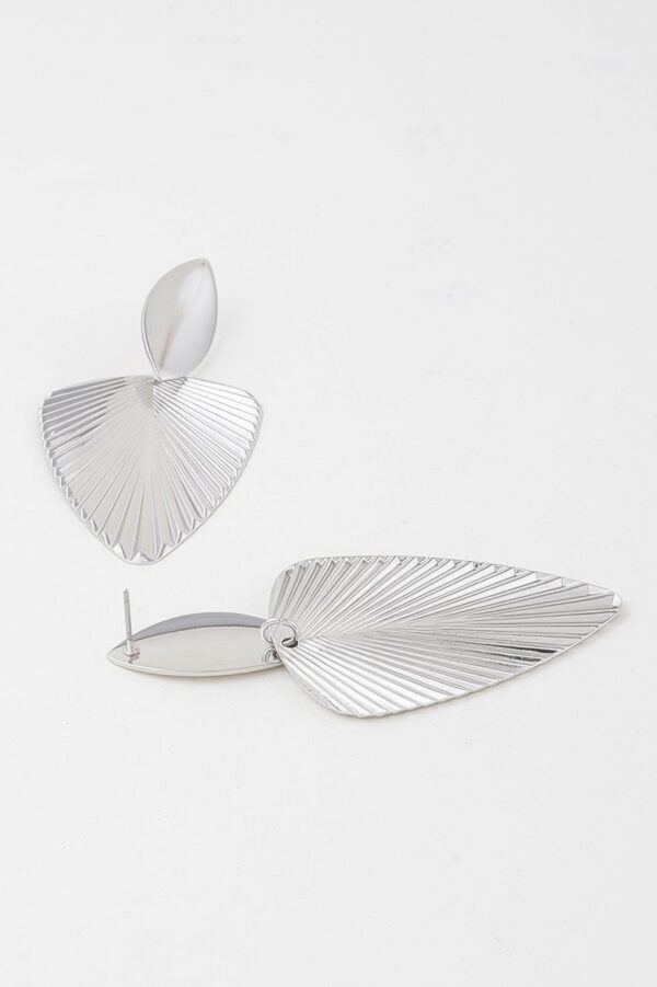 Ribbed Leaf Drop Earrings – Shiny Metallic