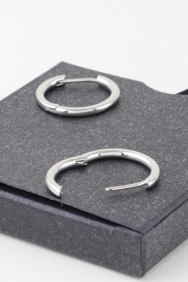 Minimal Shiny Clasp Earrings – Polished 0.6″ Petite