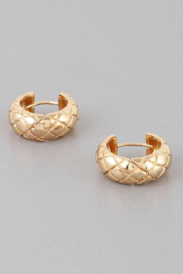 Quilted Mid-Size Hoop Earrings – Polished Finish