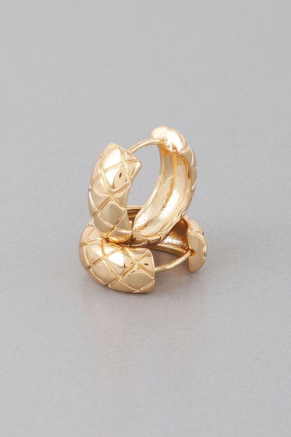 Quilted Mid-Size Hoop Earrings – Polished Finish