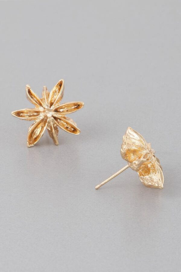 Spice Flower Stud Earrings – Lace-Inspired Jeweled Studs
