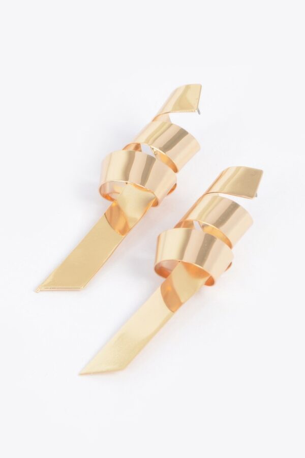Long Metal Drop Earrings – Sleek Minimalist Design