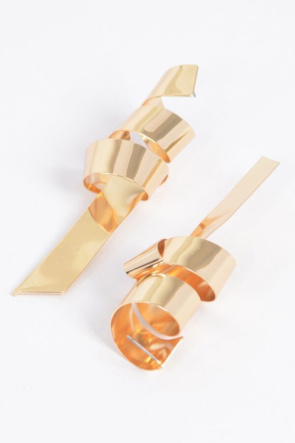 Long Metal Drop Earrings – Sleek Minimalist Design