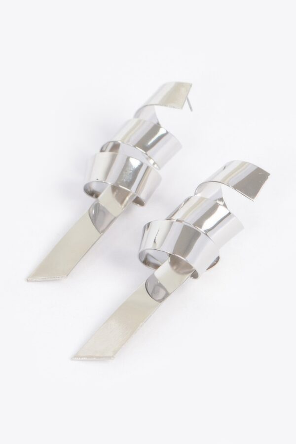 Long Metal Drop Earrings – Sleek Minimalist Design