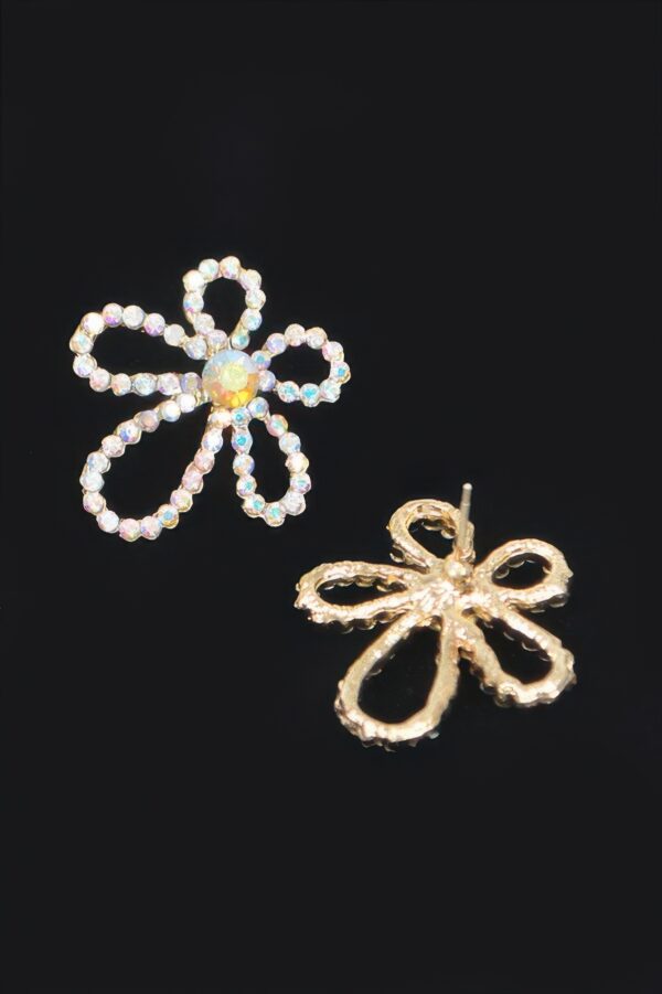 Pearl Flower Earrings – Dainty Floral Pearl Accents