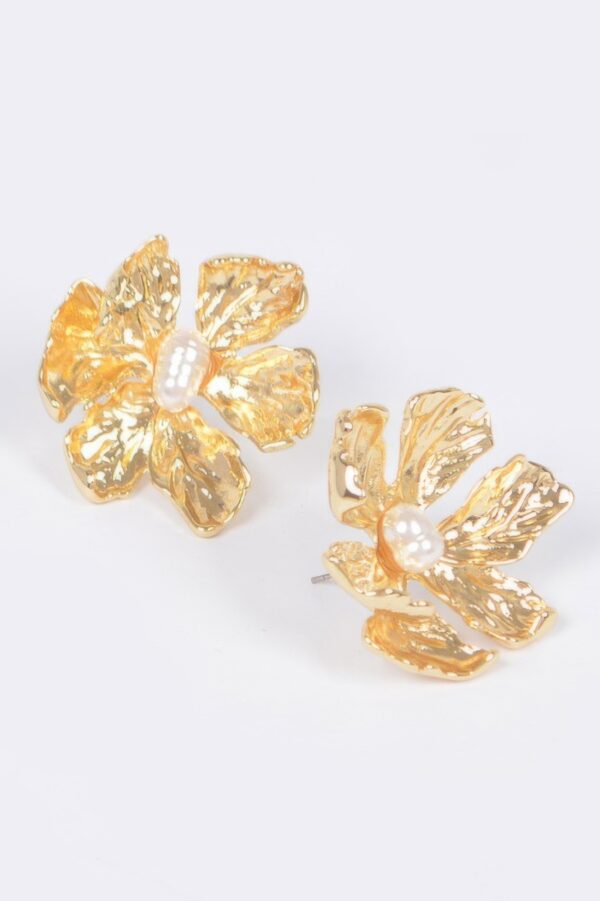 Vintage Metal Flower Earrings – Sculpted Bloom