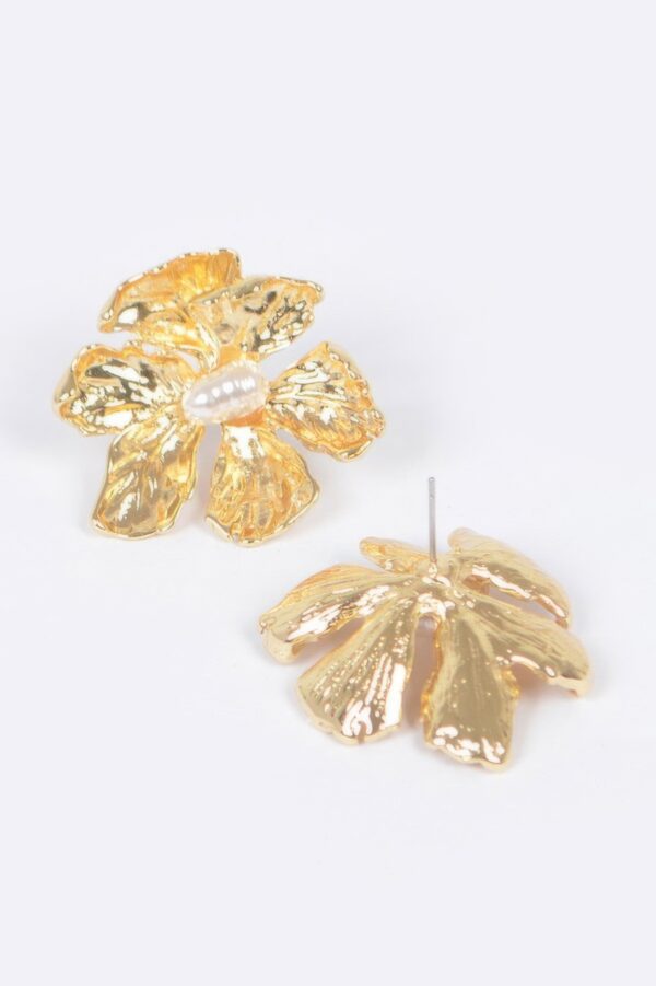 Vintage Metal Flower Earrings – Sculpted Bloom