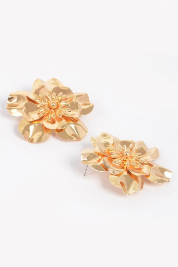 Metal Flower Earrings – Oversized Sculptural Floral Design