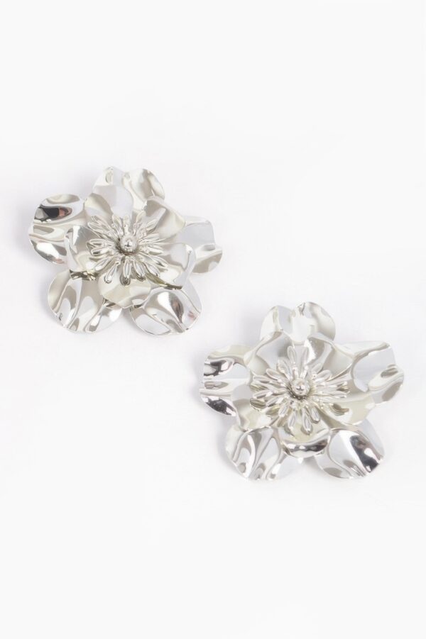 Metal Flower Earrings – Oversized Sculptural Floral Design