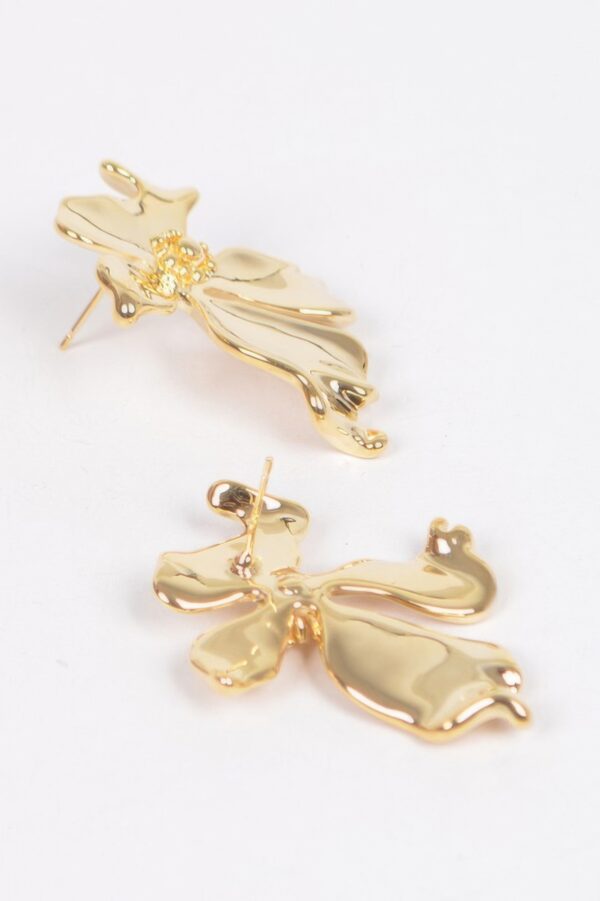 Metal Flower Earrings – Sculpted Petal Silhouette