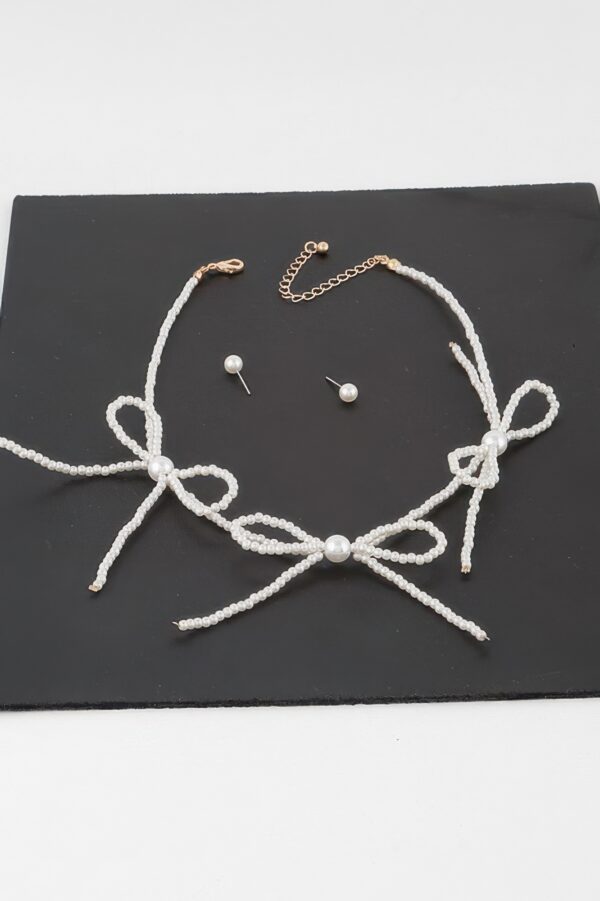Triple Pearl Ribbon Necklace – Short Layering Tie