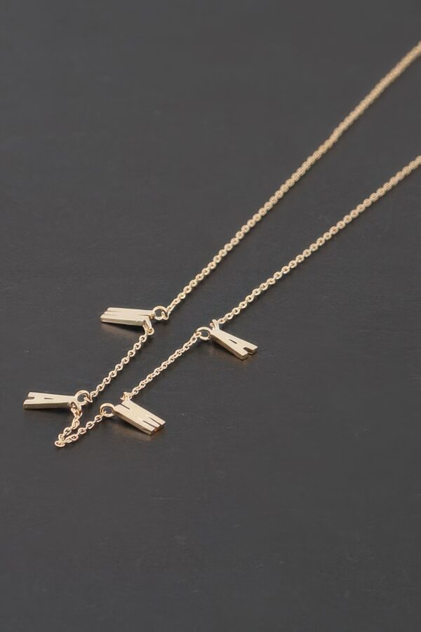 Mama Chain Necklace – 12″ Short Mama Pendant