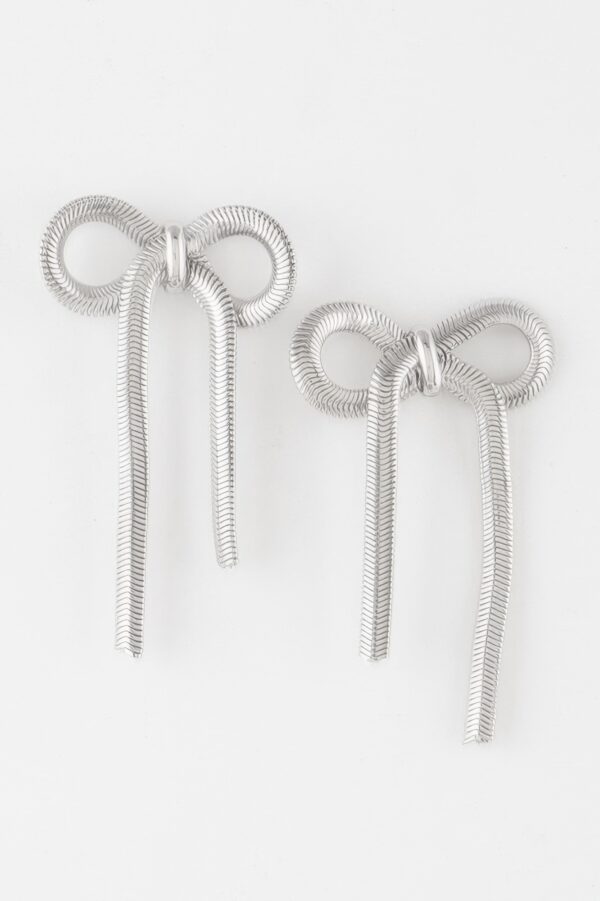 Snake Chain Ribbon Drop Earrings – Metallic Finish