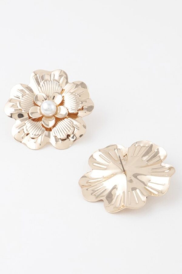 Pearl Flower Cluster Stud Earrings – Polished Metal