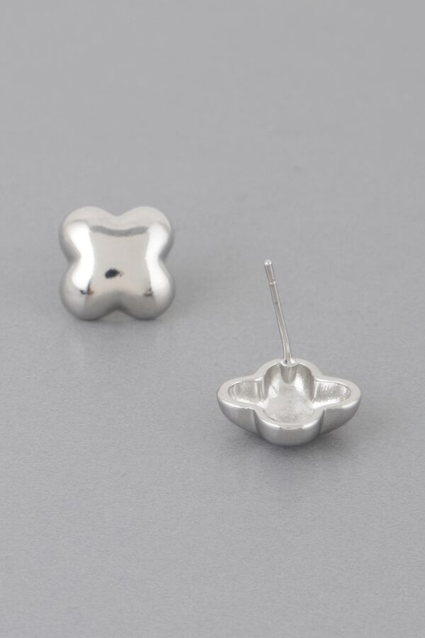 Four-Leaf Stud Earrings – Polished Metallic